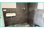 NEUBAU-ERSTBEZUG: MODERNE 3-ZIMMER-WOHNUNG MIT AUFZUG, GROSSEM BALKON UND PKW-STELLPLATZ IN RADEVORM - Etagenwohnung Radevormwald Karthausen | Angebot:26455528