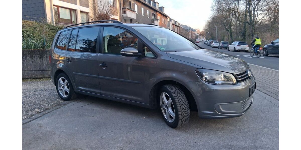 VW Touran 157.178 km 5.499 &euro; Düsseldorf 40599
