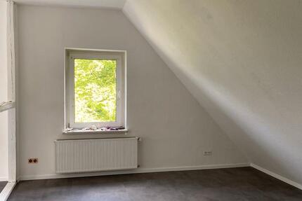 Schöne Helle 2 Zimmer Dachgeschosswohnung 2 zimmer