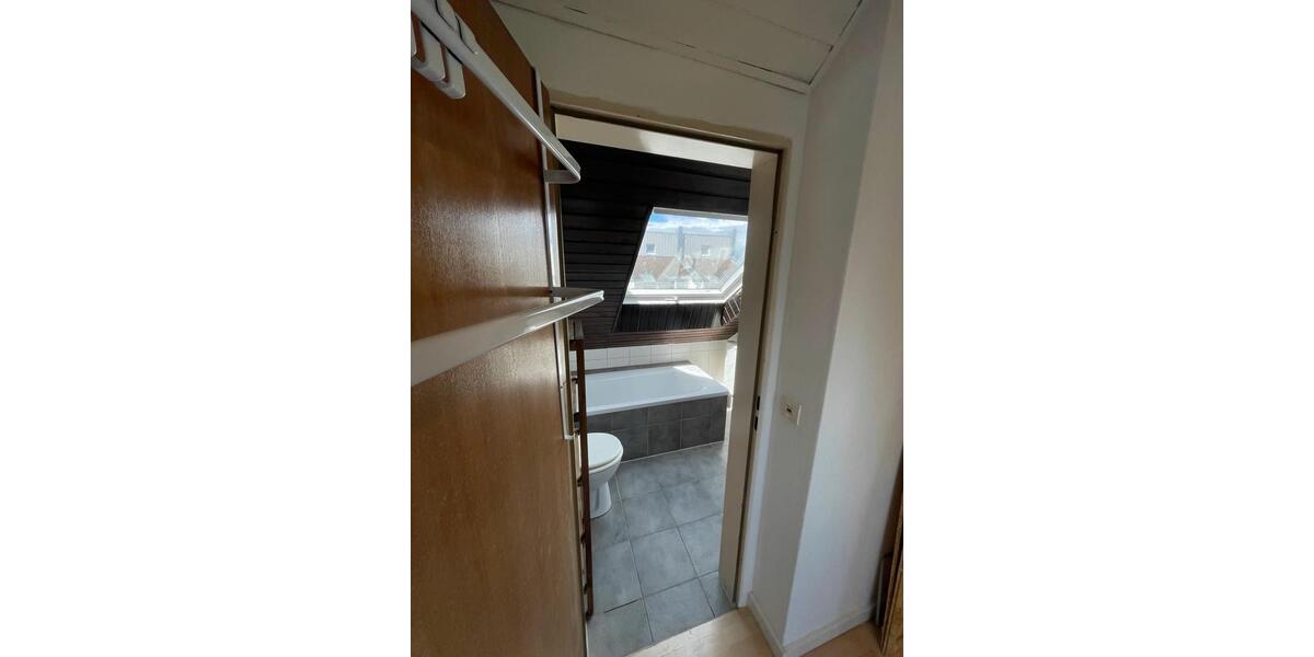 Dachgeschoßwohnung Wermelskirchen - 1 Zimmer, 40 m&sup2;, 300&euro; | Angebot:26414582