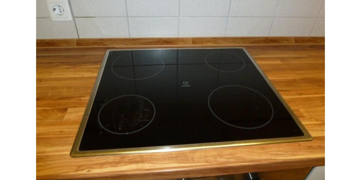 Zwei Zimmer Wohnung, mit großem Balkon, 54m², mit EBK 2 zimmer