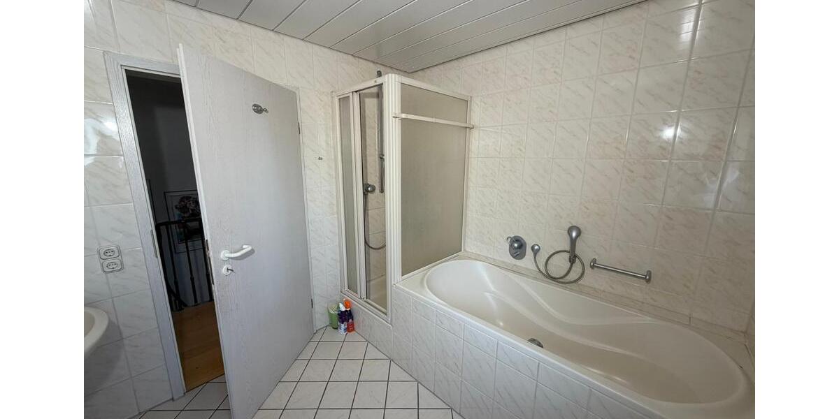 Gepflegte Doppelhaushälfte mit Garten, Fußbodenheizung & Garage 5 zimmer