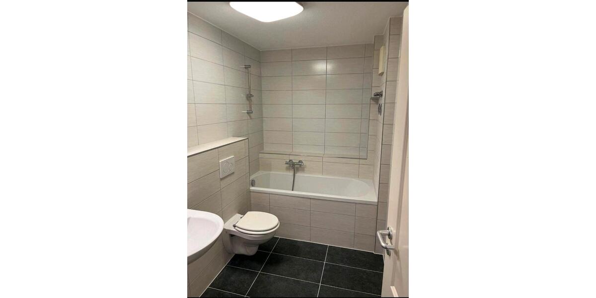 Sonnendurchflutete 2-Zimmer DG mit Balkon in toller Lage 2 zimmer