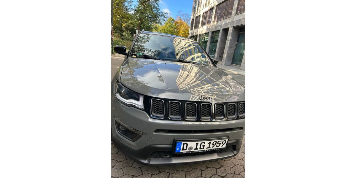 Jeep Compass 33.000 km 22.900 &euro; Düsseldorf 40479