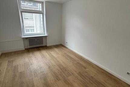 **Kernsaniertes WG-Zimmer mit Einbauküche und Balkon in Wuppertal** 1 zimmer