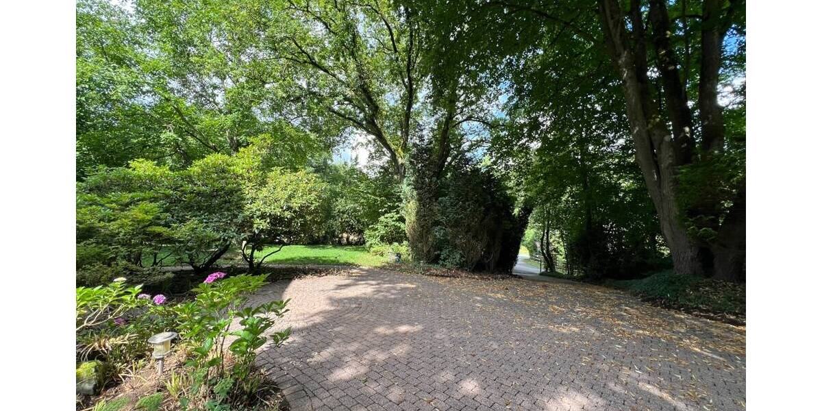 Historisches Herrenhaus im Hagener Süden, aufgeteilt in zwei Eigentumswohnungen 1 zimmer
