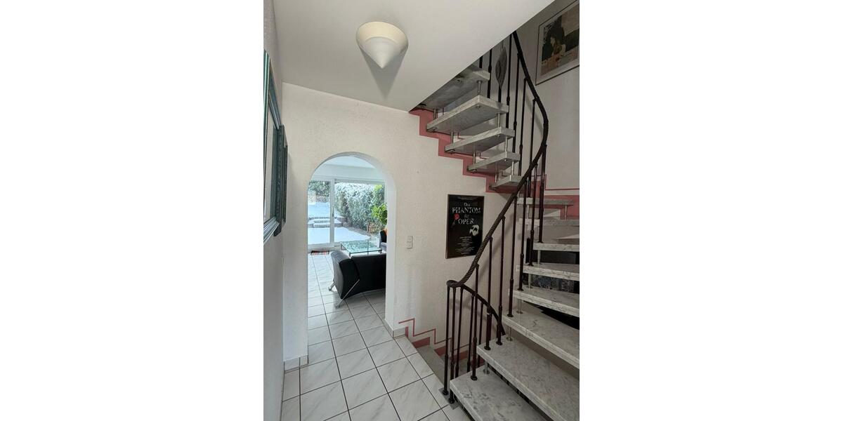 Gepflegte Doppelhaushälfte mit Garten, Fußbodenheizung & Garage 5 zimmer