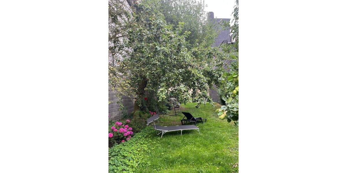 Vielseitiges Wohnhaus: Großfamilie oder 2×3-Zimmer-Wohnungen + Gewerbe & Garten 8 zimmer