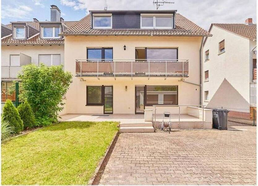geräumige Erdgeschoßwohnung mit Terasse