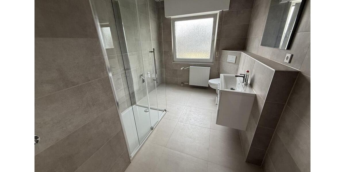 Etagenwohnung Bergisch Gladbach Gronau - 5 Zimmer, 135 m&sup2;, 1.700&euro; | Angebot:25646820