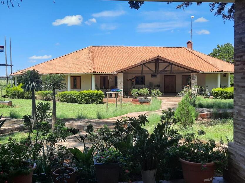 Wunderschönes Anwesen mit Gästehaus und Pool in Paraguay