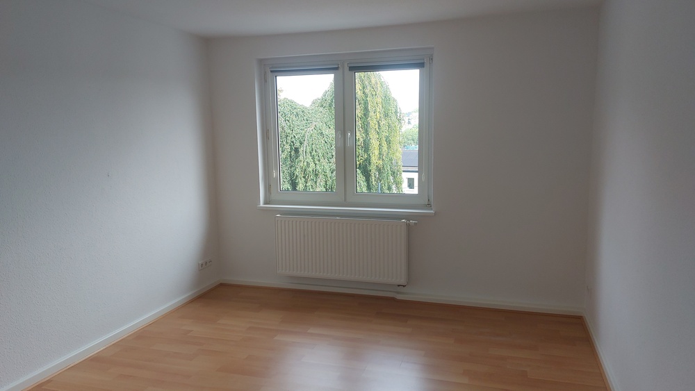 Mehrfamilienhaus mit 2 Ladenlokalen und Garagenhof in Remscheid-Süd zimmer