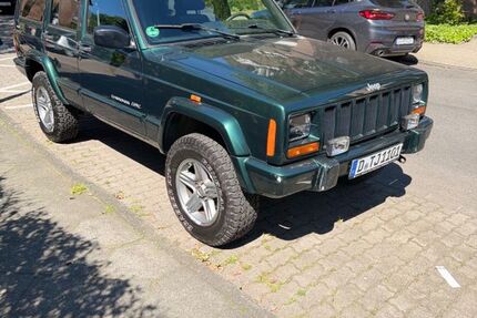 Jeep Cherokee 152.000 km 18.500 &euro; Düsseldorf 40545