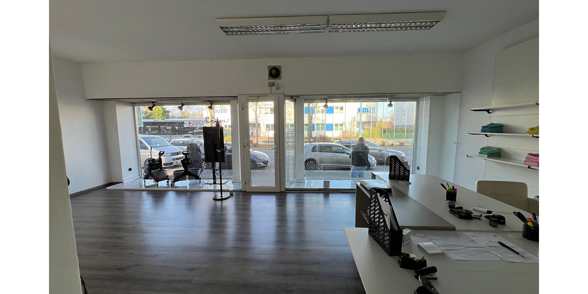 Investorenobjekt mit 3 Wohnungen, 2 Ladenlokalen und Erweiterungsmöglichkeiten zimmer