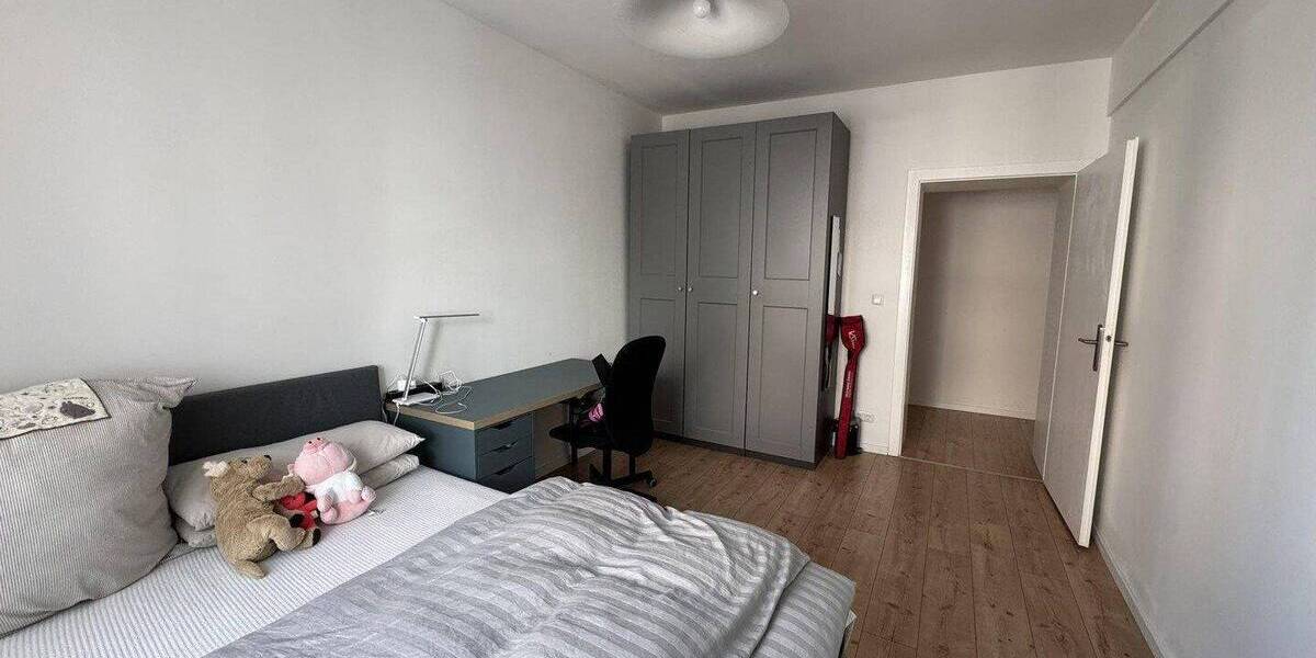 Etagenwohnung Düsseldorf Unterbilk - 3 Zimmer, 90 m&sup2;, 1.810&euro; | Angebot:26874110