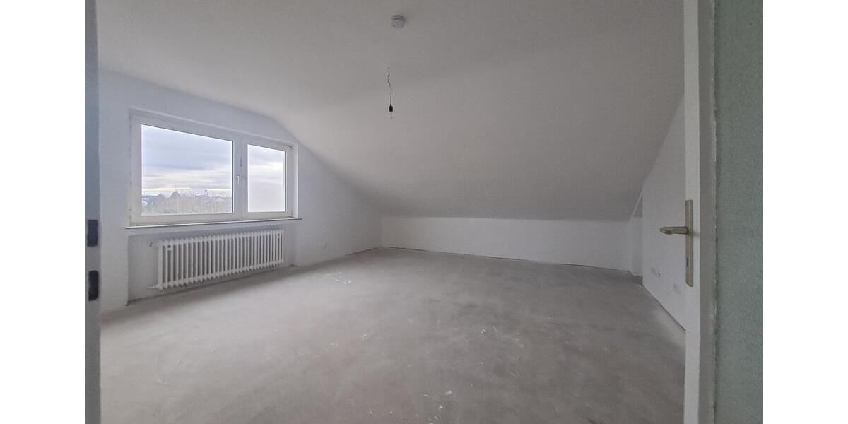 3-Zimmer-DG-Wohnung - Erstbezug nach Sanierung - Nähe Klinikum 3 zimmer