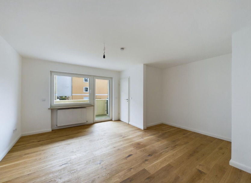 1-Zimmer-Wohnung mit Balkon und Garage – Frisch Renoviert