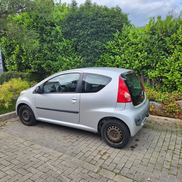 Peugeot 107 122.955 km 2.599 € Heiligenhaus 42579