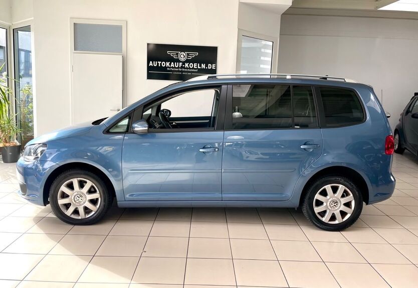 VW Touran 156.385 km 11.990 € Köln 51067
