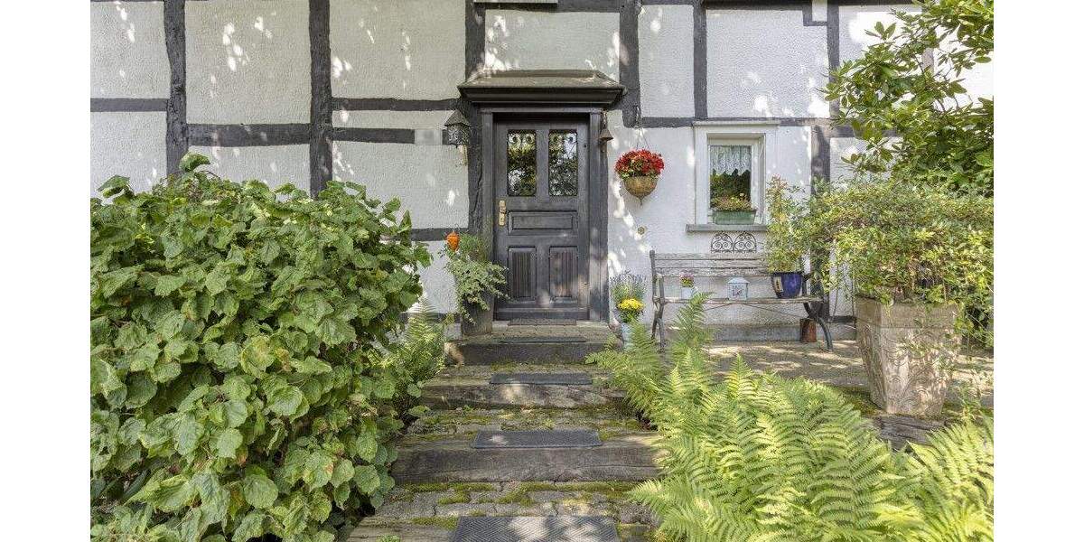 Bergisches Fachwerkhaus mit kleinen Schönheitsfehlern sucht neue Eigentümer - Einfamilienhaus Leverkusen Bergisch Neukirchen | Angebot:25319174