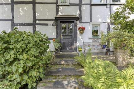 Bergisches Fachwerkhaus mit kleinen Schönheitsfehlern sucht neue Eigentümer - Haus Leverkusen Bergisch Neukirchen | Angebot:25319174