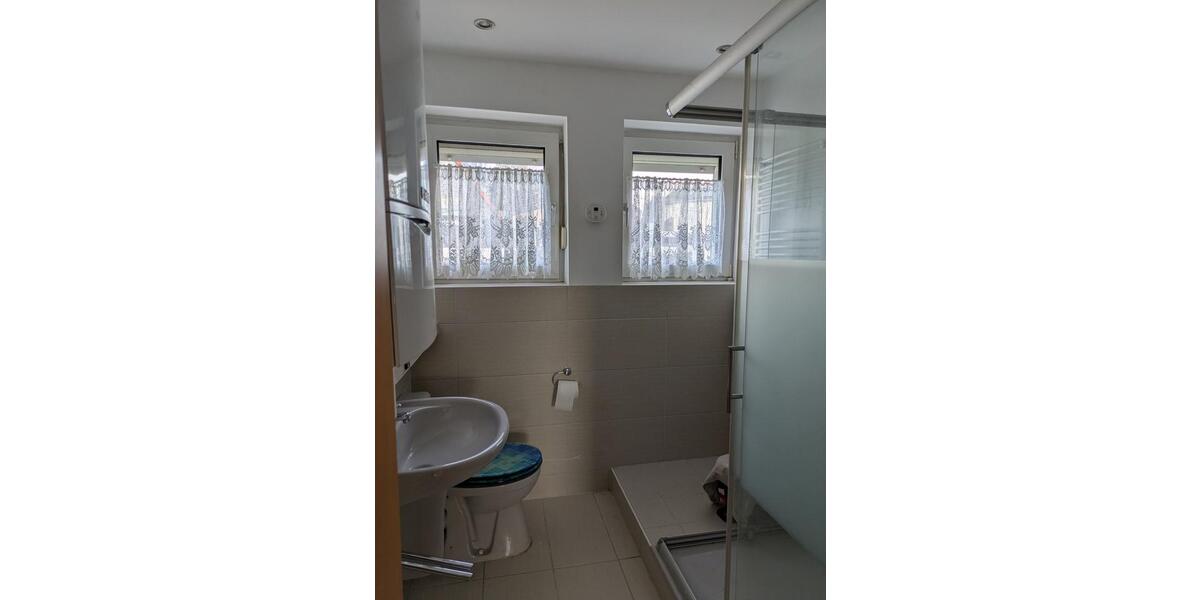 Zwei-Familien-Reihenendhaus mit viel Platz für Hobby und Garten zimmer