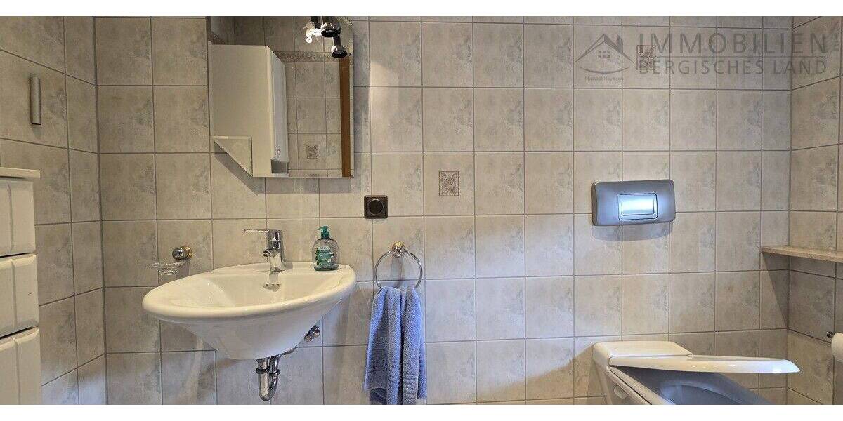 Einfamilienhaus Hückeswagen Innenstadt - 6 Zimmer, 242 m&sup2;, 449.000&euro; | Angebot:26867652