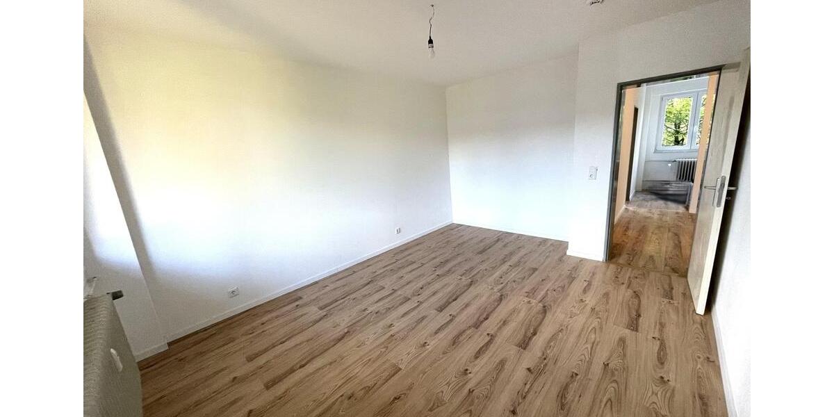 **Helle & frisch renovierte 2,5-Zimmer-Wohnung – mit Balkon & Aufzug** 2 zimmer