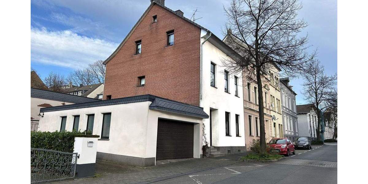 Reiheneckhaus zentrumsnah mit 2 Wohneinheiten und XXL Garage! 7 zimmer