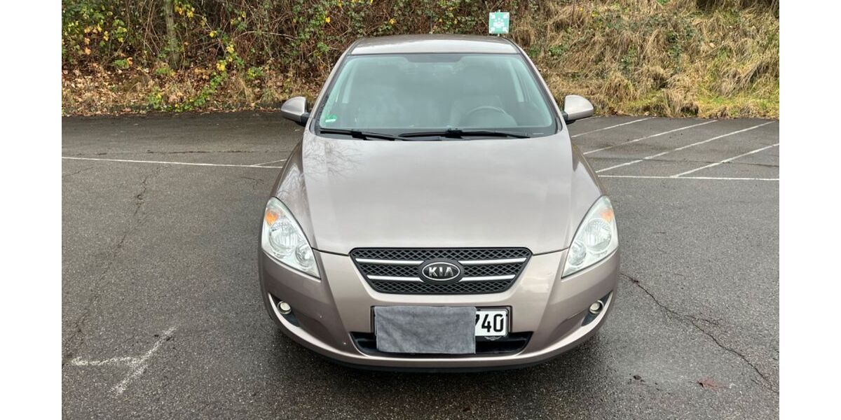 Kia ceed / Ceed 99.412 km 3.099 &euro; Solingen 42651