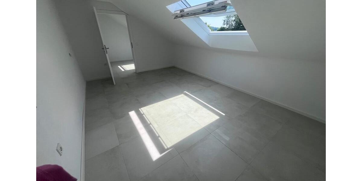 Dachgeschoßwohnung Lindlar - 2 Zimmer, 60 m&sup2;, 800&euro; | Angebot:26279682