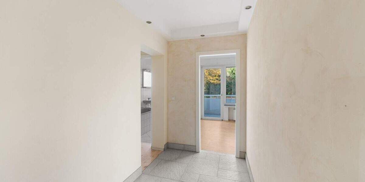 2 Wohnungen zusammegelegt 128 qm+ Balkon+ TG Stellplatz+EG 4 zimmer