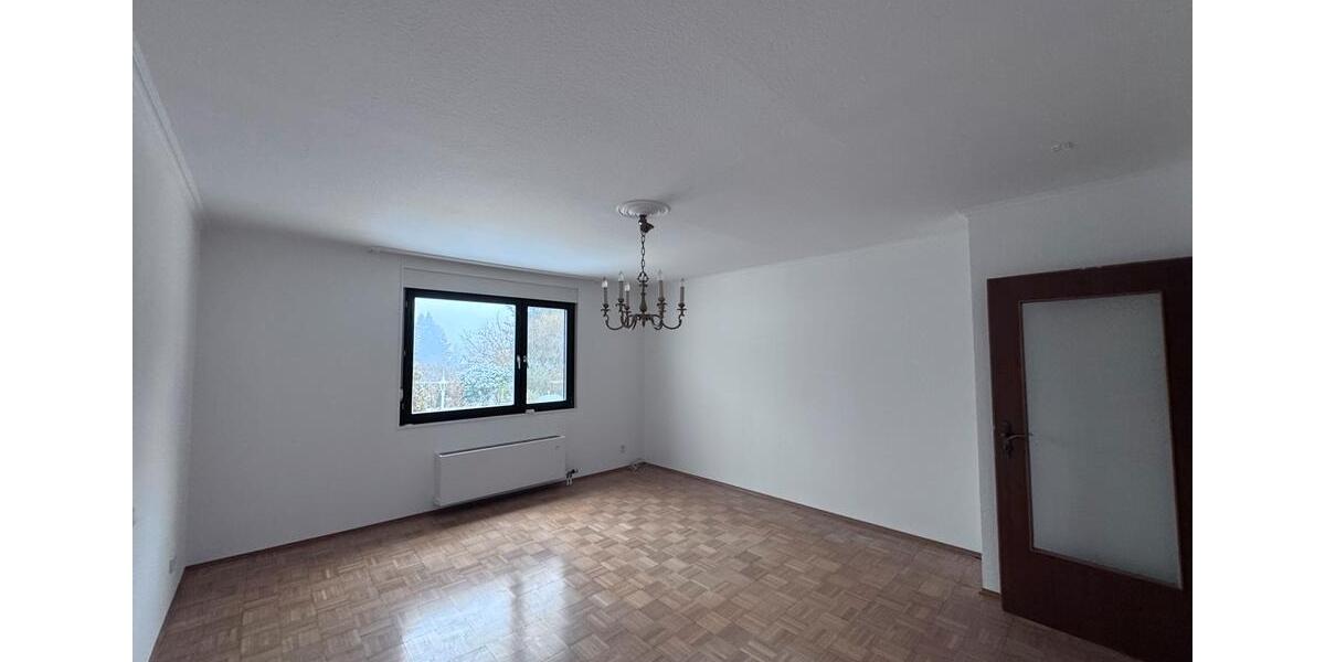 Miete - Einfamilienhaus mit 6 Zimmern, 2 Küchen, Garten und Kamin 6 zimmer