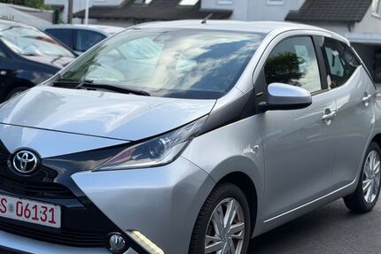 Toyota Aygo (X) 49.000 km 9.850 &euro; Remscheid 42899