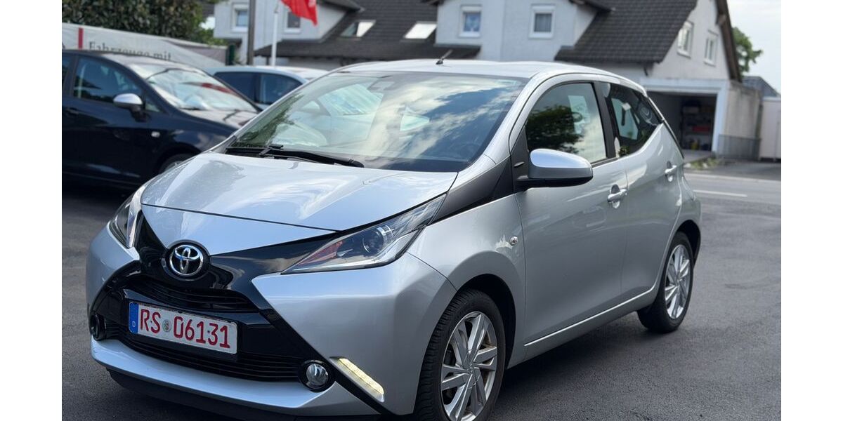 Toyota Aygo (X) 49.000 km 9.850 &euro; Remscheid 42899