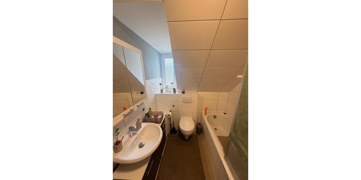 Dachgeschoßwohnung Solingen - 3 Zimmer, 65 m&sup2;, 780&euro; | Angebot:25649455