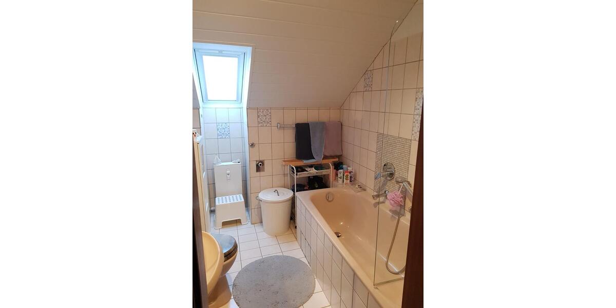 Dachgeschoßwohnung Solingen Burg - 3 Zimmer, 75 m&sup2;, 650&euro; | Angebot:25640163