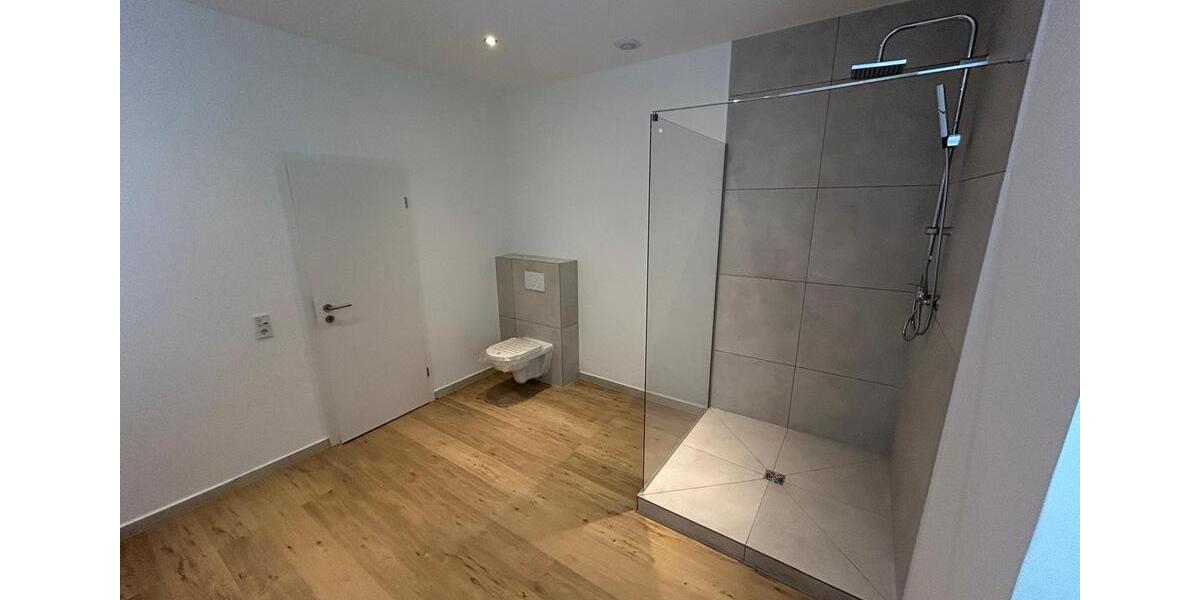 **Kernsaniertes WG-Zimmer mit Einbauküche und Balkon in Wuppertal** 1 zimmer