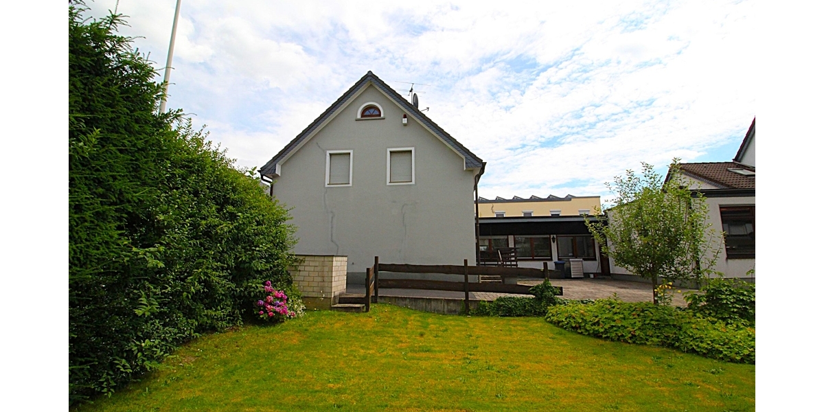 Kernsaniertes Einfamilienhaus mit (Bau)-Grundstück und großem Anbau mit vielen Nutzungsmöglichkeiten 5 zimmer