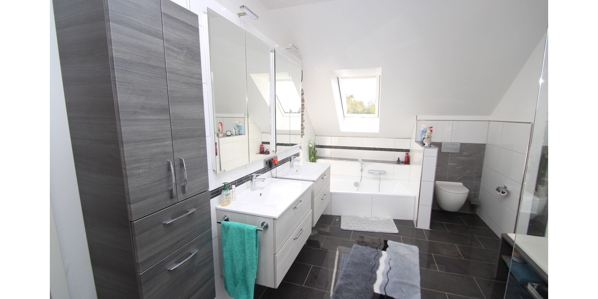 Mit 3D: Einfamilienhaus mit schön angelegtem Garten und dem Blick ins Grüne! 4 zimmer