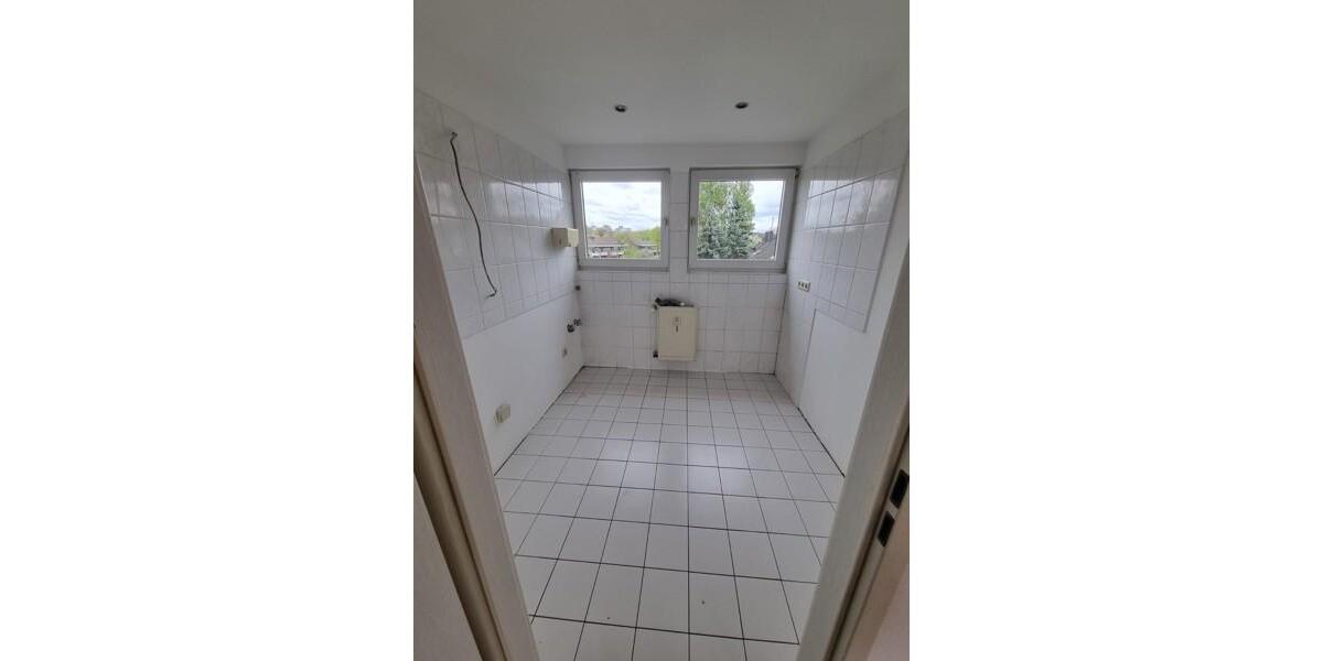 Ratingen: Helle Dachgeschosswohnung mit großem Wohnraum 2 zimmer