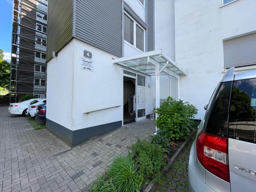 Provisionsfrei zu verkaufen! 4-Zimmer Wohnung mit Balkon & Garage