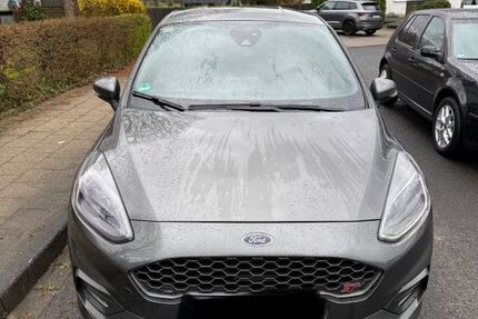Ford Fiesta 82.200 km 15.300 &euro; Düsseldorf 40468