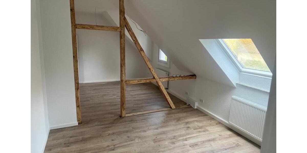 Dachgeschoßwohnung Solingen Central - 4 Zimmer, 80 m&sup2;, 800&euro; | Angebot:26465564