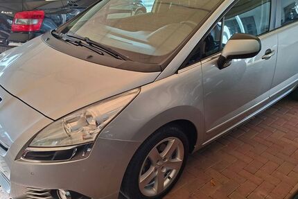 Peugeot 5008 152.800 km 4.750 &euro; Wülfrath 42489