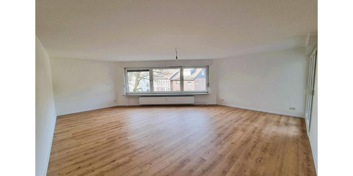 Erstbezug nach Sanierung: 3-Zi.-Wohnung mit Balkon & Terrasse, TG-Stellplatz in Bergisch Gladbach 3 zimmer