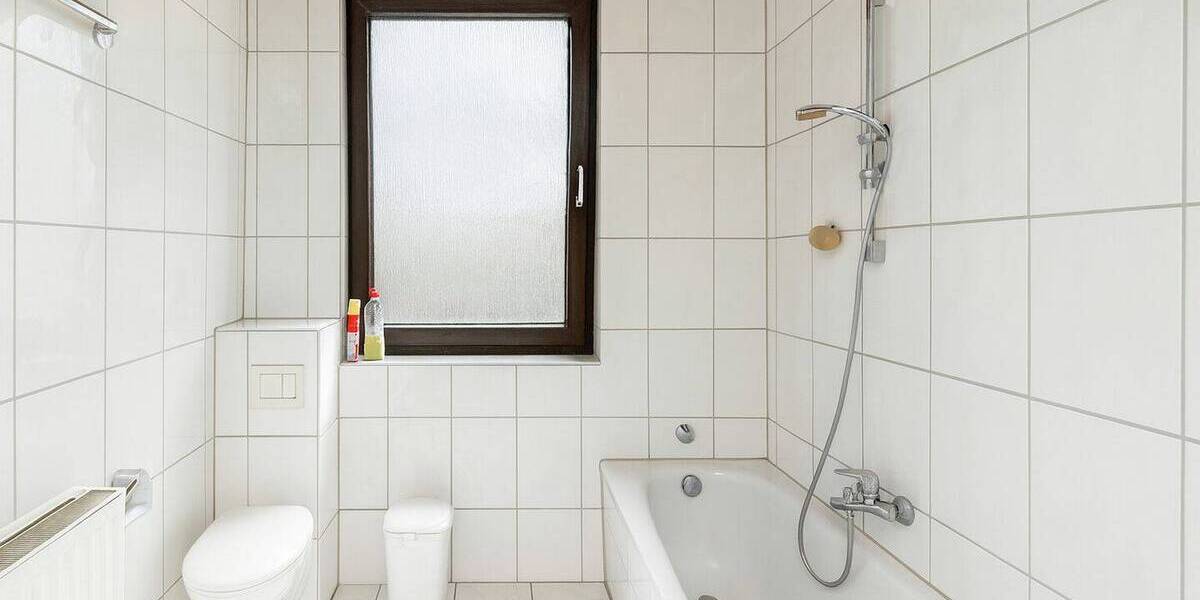 Praktisches Zweifamilienhaus mit Ausblick ins Grüne 6 zimmer