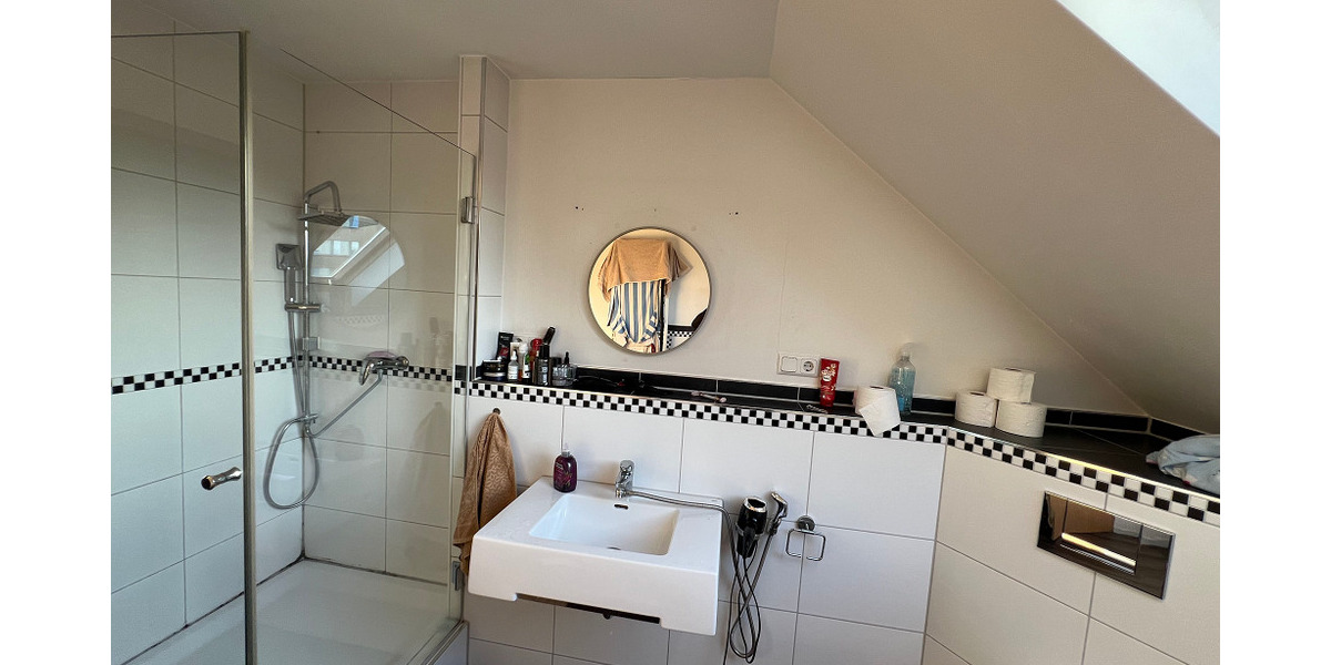 Investorenobjekt mit 3 Wohnungen, 2 Ladenlokalen und Erweiterungsmöglichkeiten zimmer