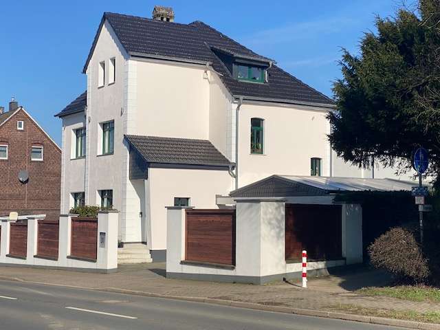 Haus zum Mieten in Heiligenhaus 2.400 € 253 m²
