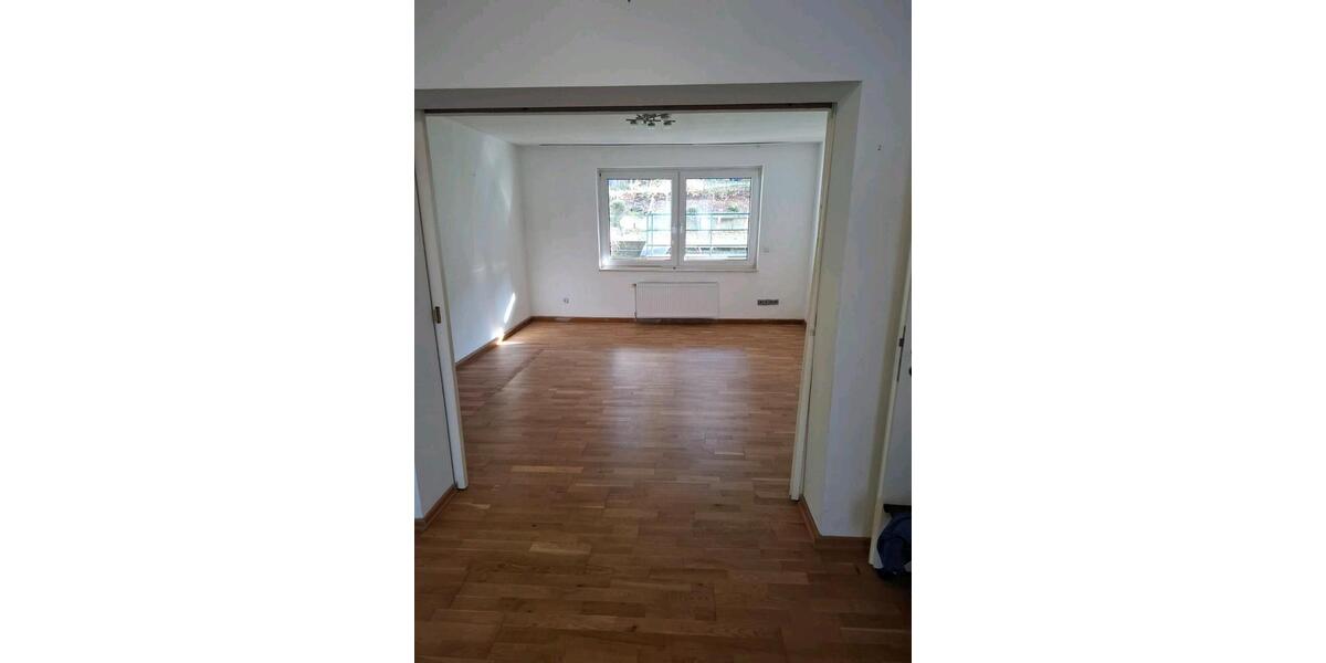 Erdgeschoss Wohnung mit Garten 1790 € VB 4 zimmer